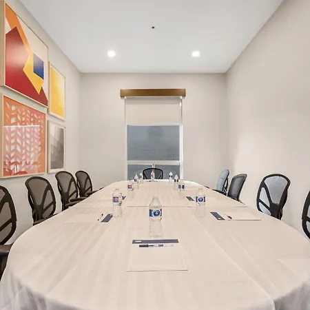 Holiday Inn Express Hotel & Suites-Edmonton South By Ihg-2