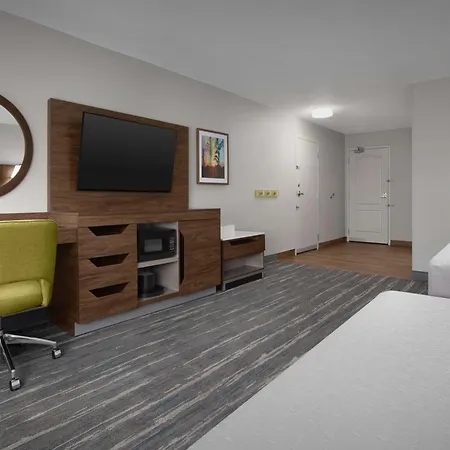 Hampton Inn Yorkville-3