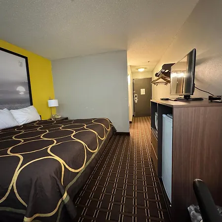 Super 8 By Wyndham Reedsburg-3