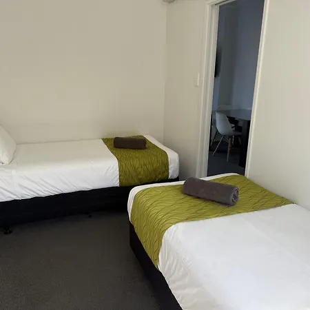 Ambassador Motor Inn-2