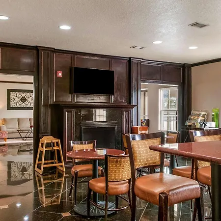 Quality Inn & Suites Slidell-2