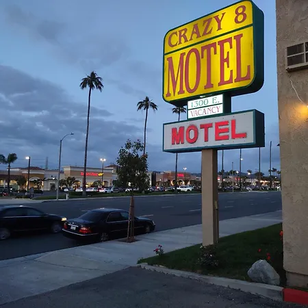 Crzy 8 Motel-3
