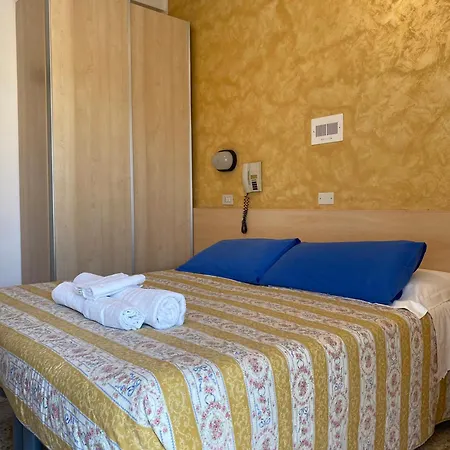 Hotel Loretta-3