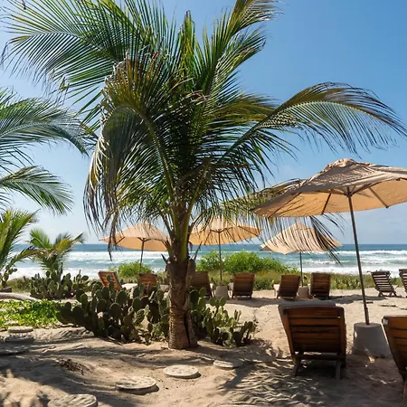 Casa Mariposa Beach Hotel-3