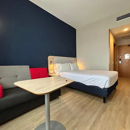 Holiday Inn Express Ciudad de las Ciencias, an IHG Hotel-2