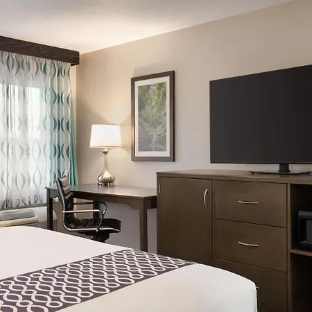 La Quinta Inn & Suites By Wyndham Peru Starved Rock St Park-3