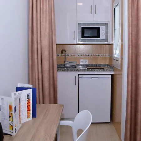 Hotel Apartamentos Pyr Fuengirola-2