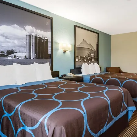 Super 8 By Wyndham Osseo Wi-2