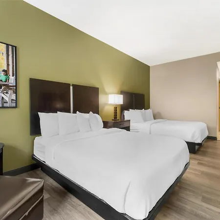 Best Western Plus Franciscan Square Inn & Suites Steubenville-3