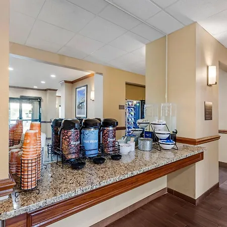 Comfort Inn & Suites East Moline Near I-80-2