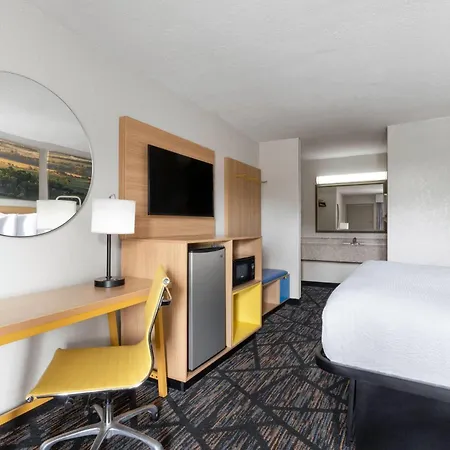 Days Inn By Wyndham Augusta Wheeler Road-2