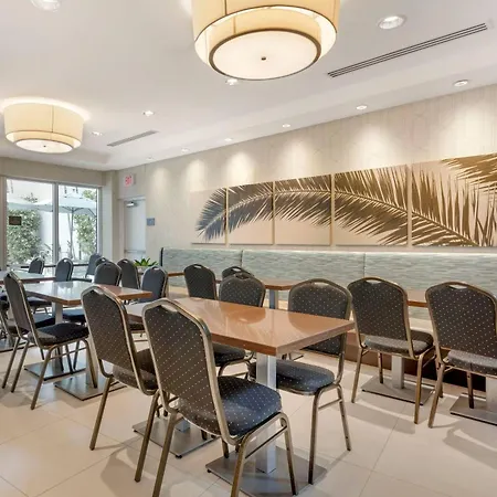 Comfort Suites Miami Airport North-3