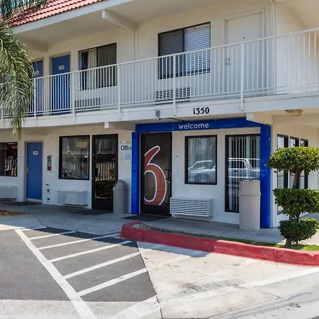 Motel 6 Bakersfield, Ca - Convention Center-2