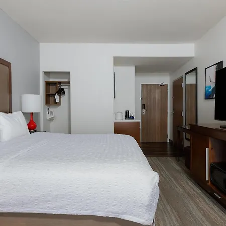 Hampton Inn & Suites Palmdale-2