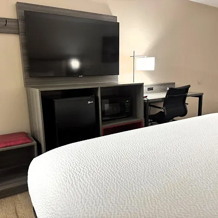 Ramada By Wyndham Pelham-3