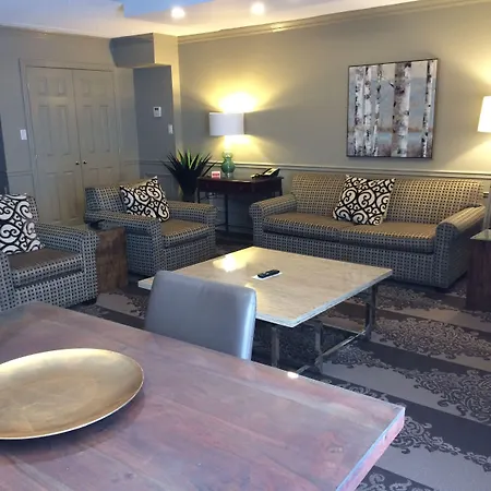 Ramada By Wyndham Cornwall-2