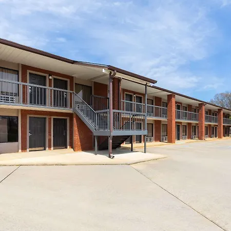 Days Inn By Wyndham Childersburg-2