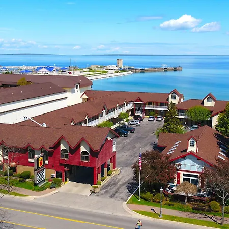 Super 8 Beachfront By Wyndham Mackinaw City, Mi-3