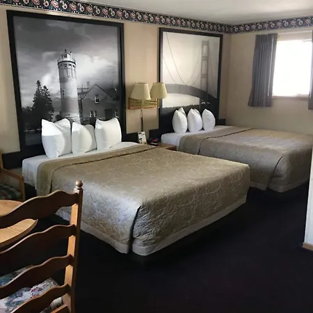 Super 8 Beachfront By Wyndham Mackinaw City, Mi-2