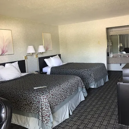 Days Inn By Wyndham St Clairsville-2