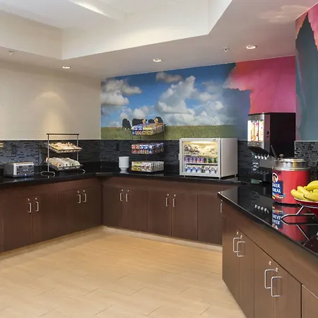Fairfield Inn & Suites Greeley-3