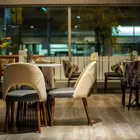Holiday Inn Toronto Downtown Centre By Ihg-2