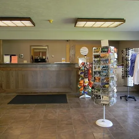 Boarders Inn & Suites By Cobblestone Hotels - Munising-3