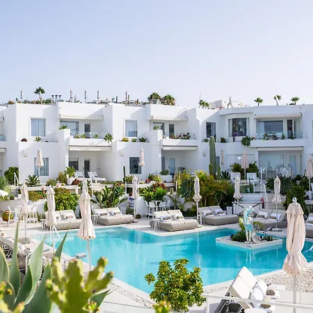 Lani's Suites de Luxe - Adults Only-2