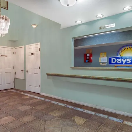 Days Inn Windcrest By Wyndham San Antonio-2