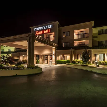 Courtyard Tupelo-2