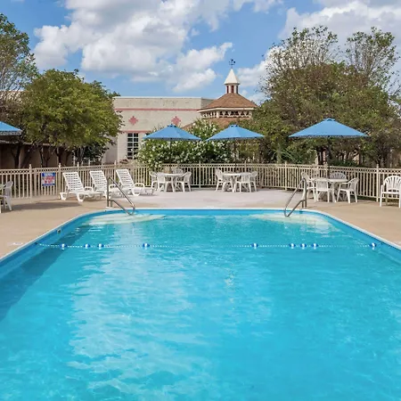 Ramada By Wyndham Hammond Hotel & Conference Center-3