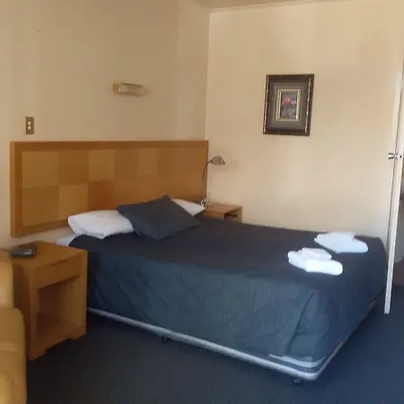 Desert Sand Motor Inn-2