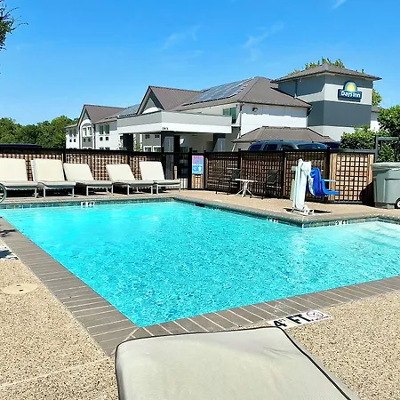 Days Inn By Wyndham Arlington-2