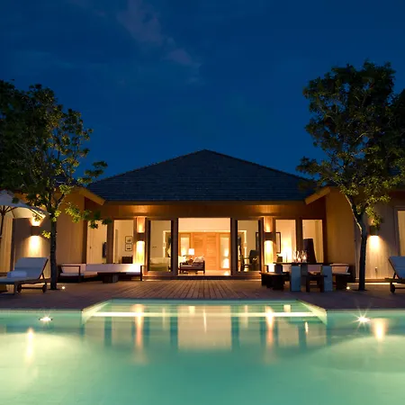 Como Parrot Cay-2