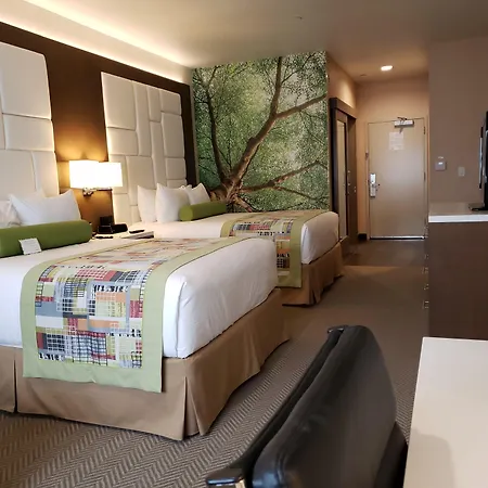 Wyndham Anaheim-2