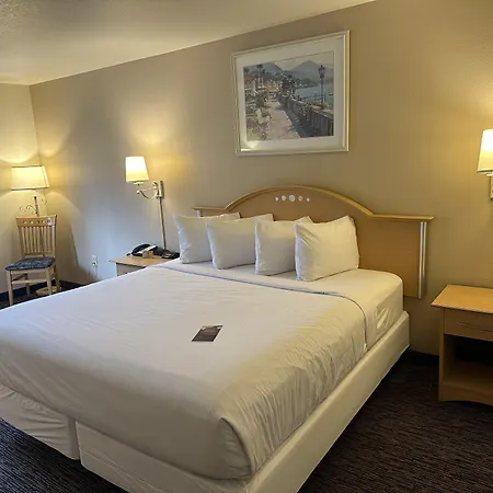 Baymont By Wyndham Lawrenceburg-2