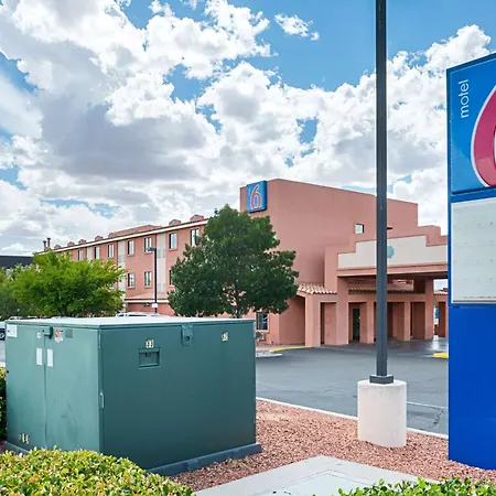 Motel 6-Page, Az-2
