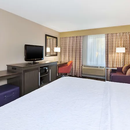 Hampton Inn Waterbury-2