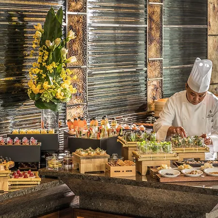 Four Seasons Hotel Hong Kong-3