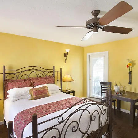 Lakehouse Bed And Breakfast-3