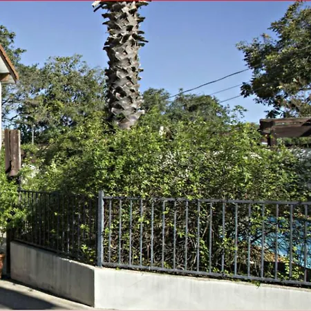 Lakehouse Bed And Breakfast-2