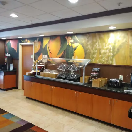 Fairfield Inn & Suites Greensboro Wendover-3