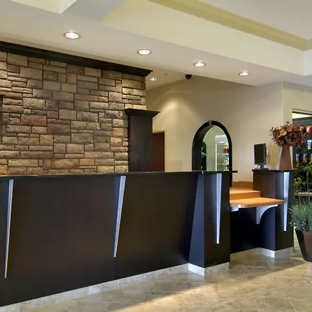 Ramada By Wyndham Pincher Creek-2