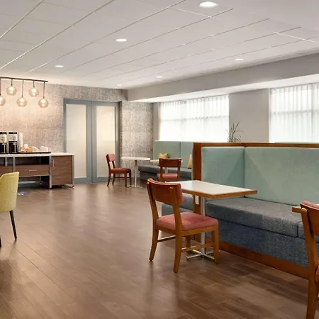 Hampton Inn St. Louis-Columbia-3