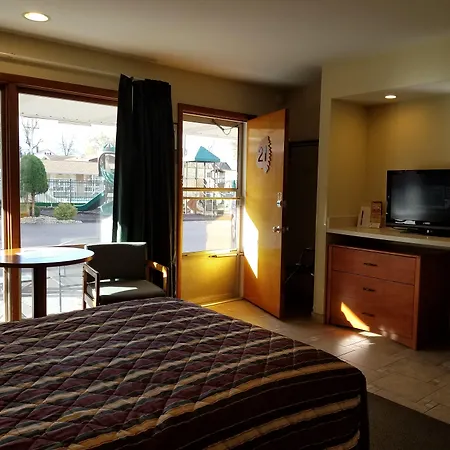 Black Hawk Motel & Suites-3
