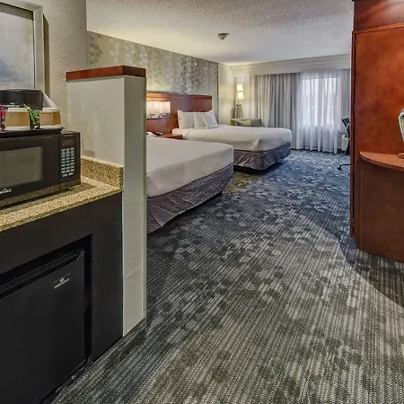 Courtyard By Marriott Alexandria-3