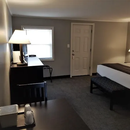 Mt. Madison Inn & Suites-3