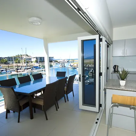 Beachside Magnetic Harbour Apartments-3