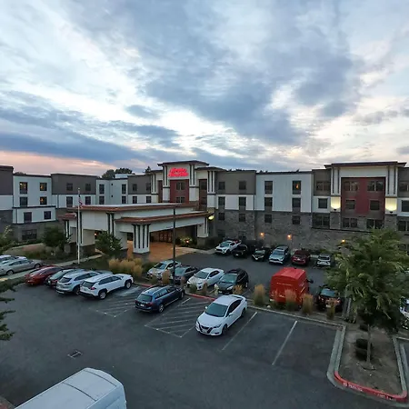 Hampton Inn & Suites Dupont-2