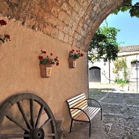 Baglio Siciliamo Country House-3